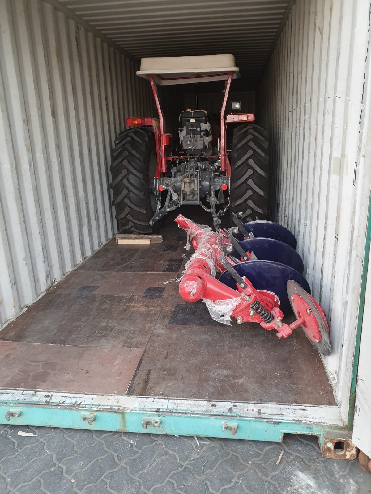 Vehicle and heavy equipment logistics